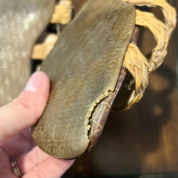 Elegant Brown & Yellow Slide Sandals with Textured Design - Picture 7 of 8